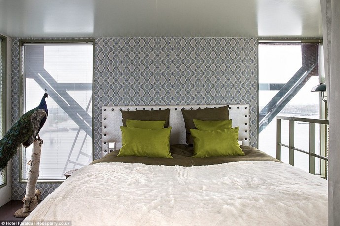amsterdams-crane-hotel-2-690x459